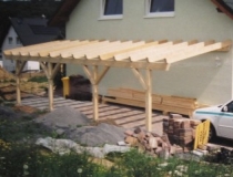 Carport Sägerauh traditionell gebaut, alles gezapft mit Holznägeln verbunden