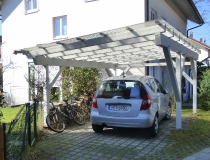 Carport gehobelte Ware, lichtgrau lasiert, mit Acryldach, traditionell gebaut, alles gezapft mit Holznägeln verbunden