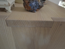 Highboard in Esche- Eckverbindungsdetail