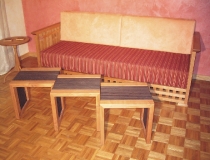 Wohnzimmer: Sofa in Kirschbaum, Beistelltische auch als Hocker verwendbar in Kirschbaum/Wenge, Shakertisch in Kirschbaum